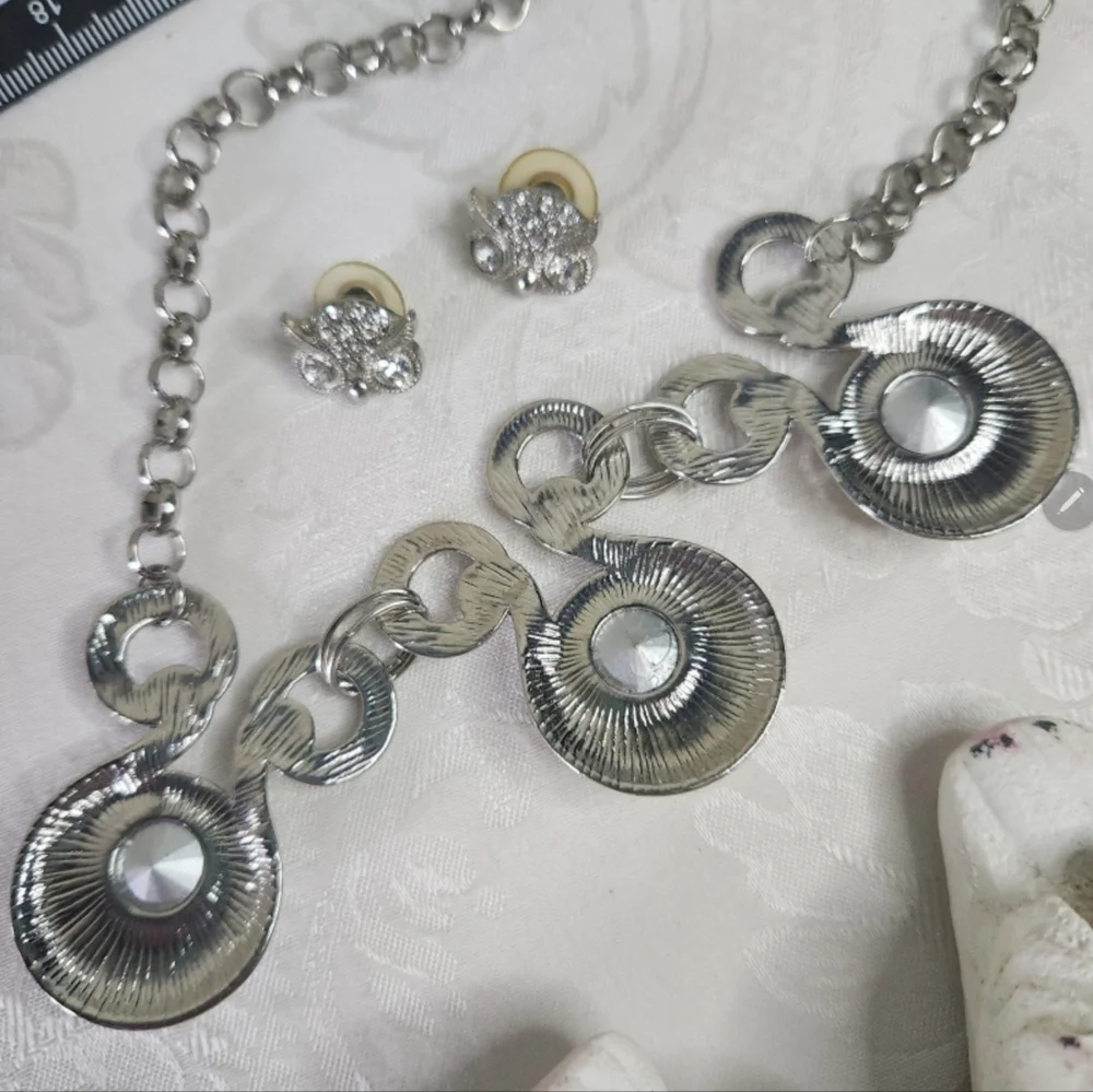Silvertone Necklace and Earrings Set Owls Choker 24 Inch - Picture 8 of 8